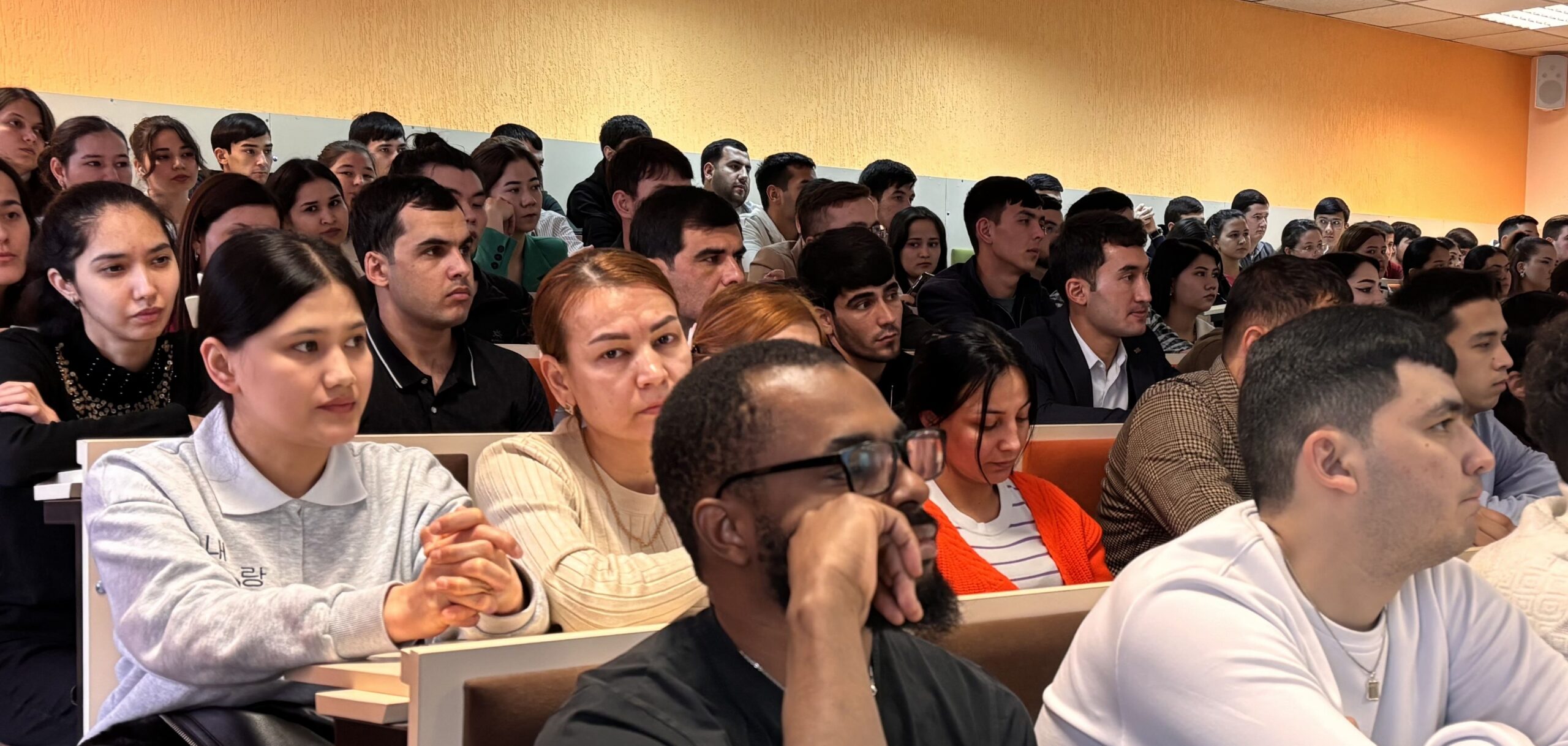 ВСТРЕЧА РУКОВОДСТВА ДЕПАРТАМЕНТА ПО ГРАЖДАНСТВУ И МИГРАЦИИ МВД РЕСПУБЛИКИ БЕЛАРУСЬ И УПРАВЛЕНИЯ ПО ГРАЖДАНСТВУ И МИГРАЦИИ ГУВД МИНГОРИСПОЛКОМА С  ИНОСТРАННЫМИ ОБУЧАЮЩИМИСЯ